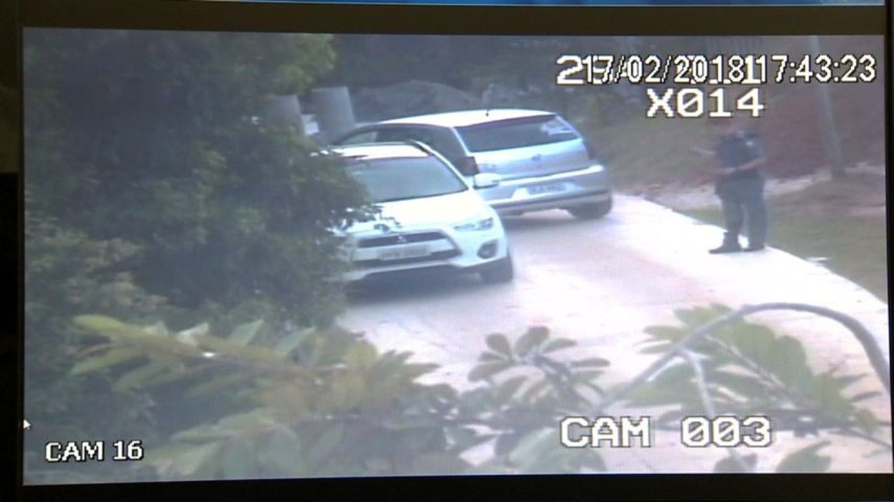 Bancária é presa fazendo sexo oral em menino dentro de carro de luxo no Espírito Santo
