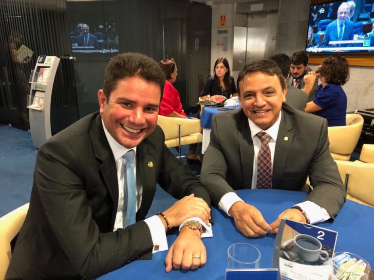 Gladson e Bittar discutem construção de casas populares e investimentos na Saúde