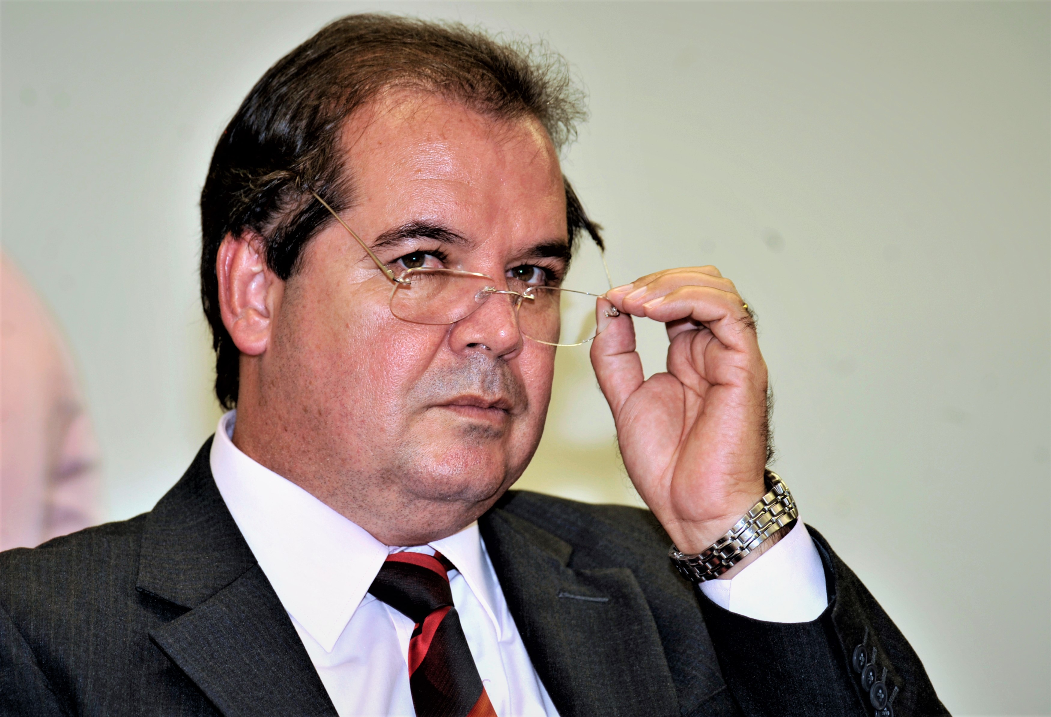 Por 11 votos a 10, terceirização da saúde é vetada por deputados na Aleac