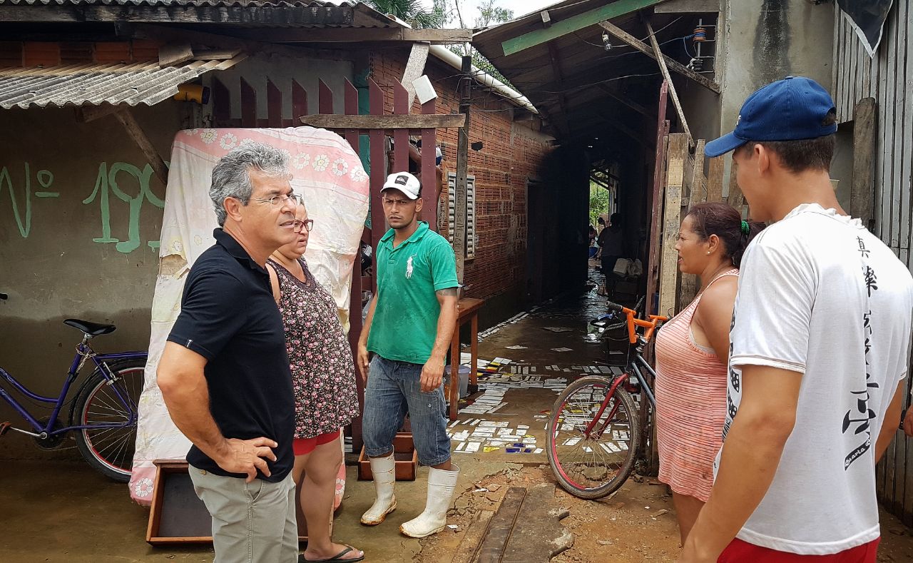 Jorge Viana pede ajuda à Defesa Civil Nacional para famílias atingidas pelas chuvas