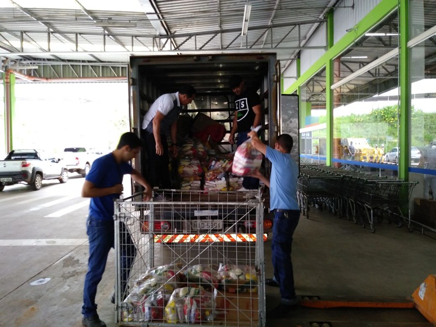 Membros do Judiciário participam da doação de alimentos e roupas para desabrigados