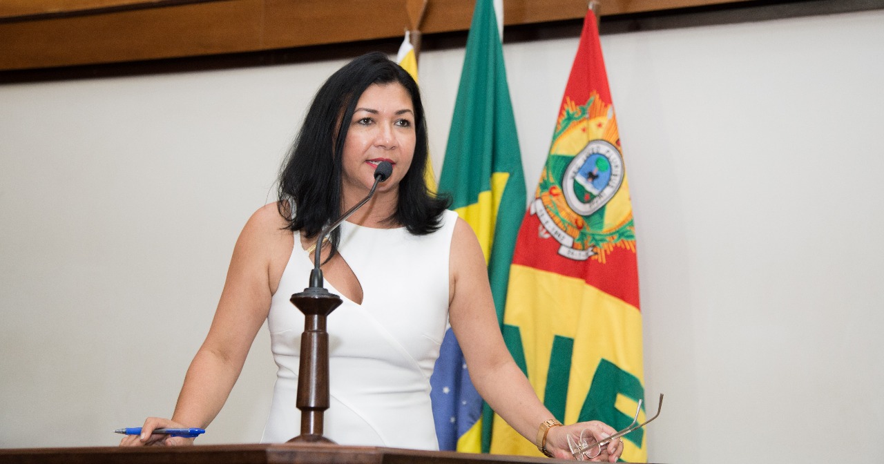 “No Governo do PT, tudo é na pauzada”, diz Sinhasique sobre empresas falidas no Acre