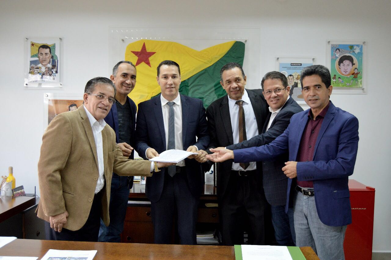 Ney recebe representante de sindicato e líderes religiosos para discutir melhorias no Acre