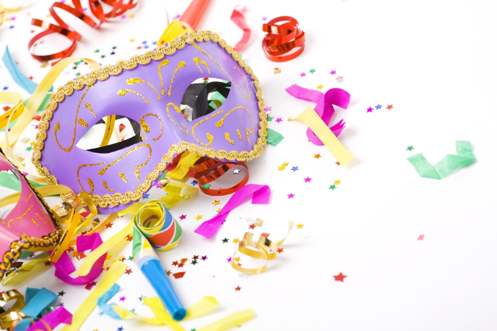 Turma de Enfermagem promove baile de Carnaval no Unacom nesta sexta