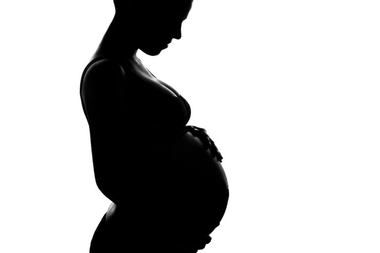 Grávida tem dente quebrado ao ser surrada com socos pelo marido