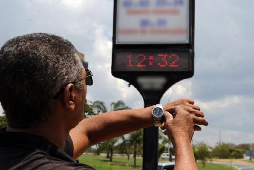 Horário de verão termina à meia-noite deste sábado; entenda o que muda no Acre