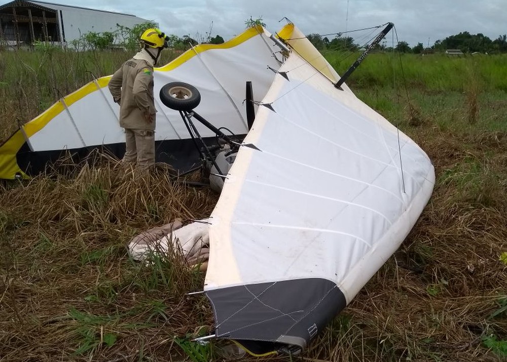 Piloto morre e tripulante fica ferido após queda de ultraleve em Rio Branco
