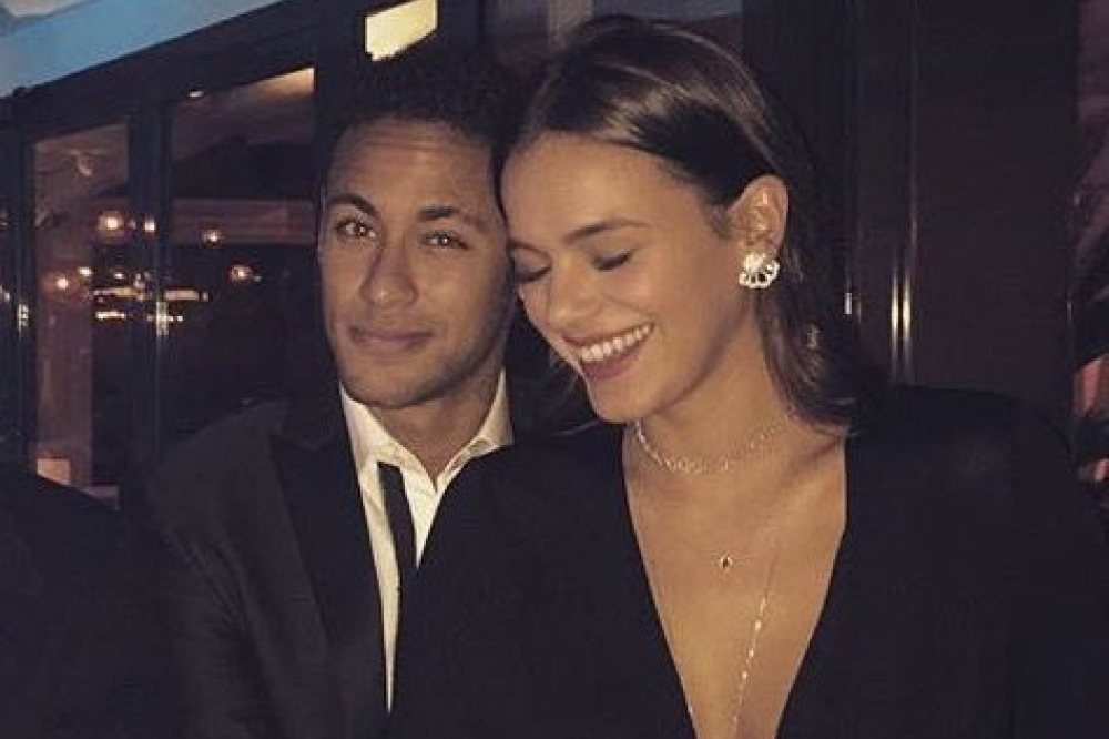 Bruna Marquezine fala sobre idas e vindas com Neymar: “A gente se desencontrou em alguns momentos”