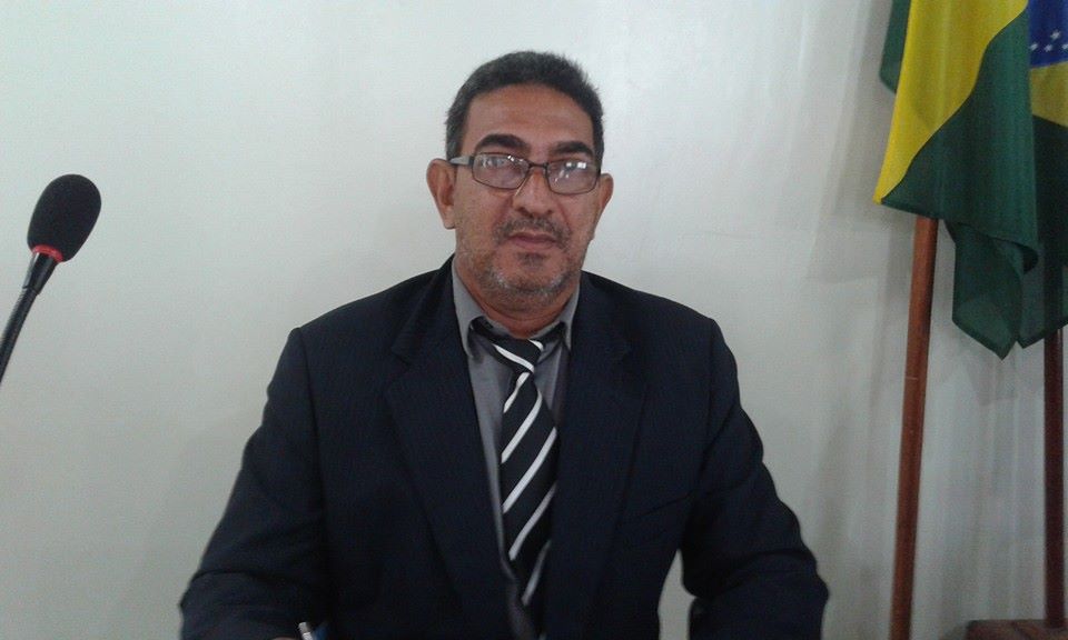 “Povo não sendo educado e desinformado, é povo manobrado”, diz Portela em artigo