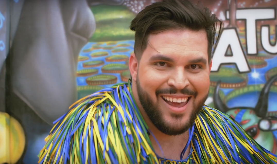 SAIU: Muita cor e ritmo no clipe de “Bratucada”, nova produção do cantor acreano Allan