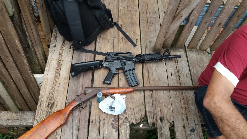 Polícia Militar apreende três armas de fogo e um simulacro de fuzil em Cruzeiro do Sul