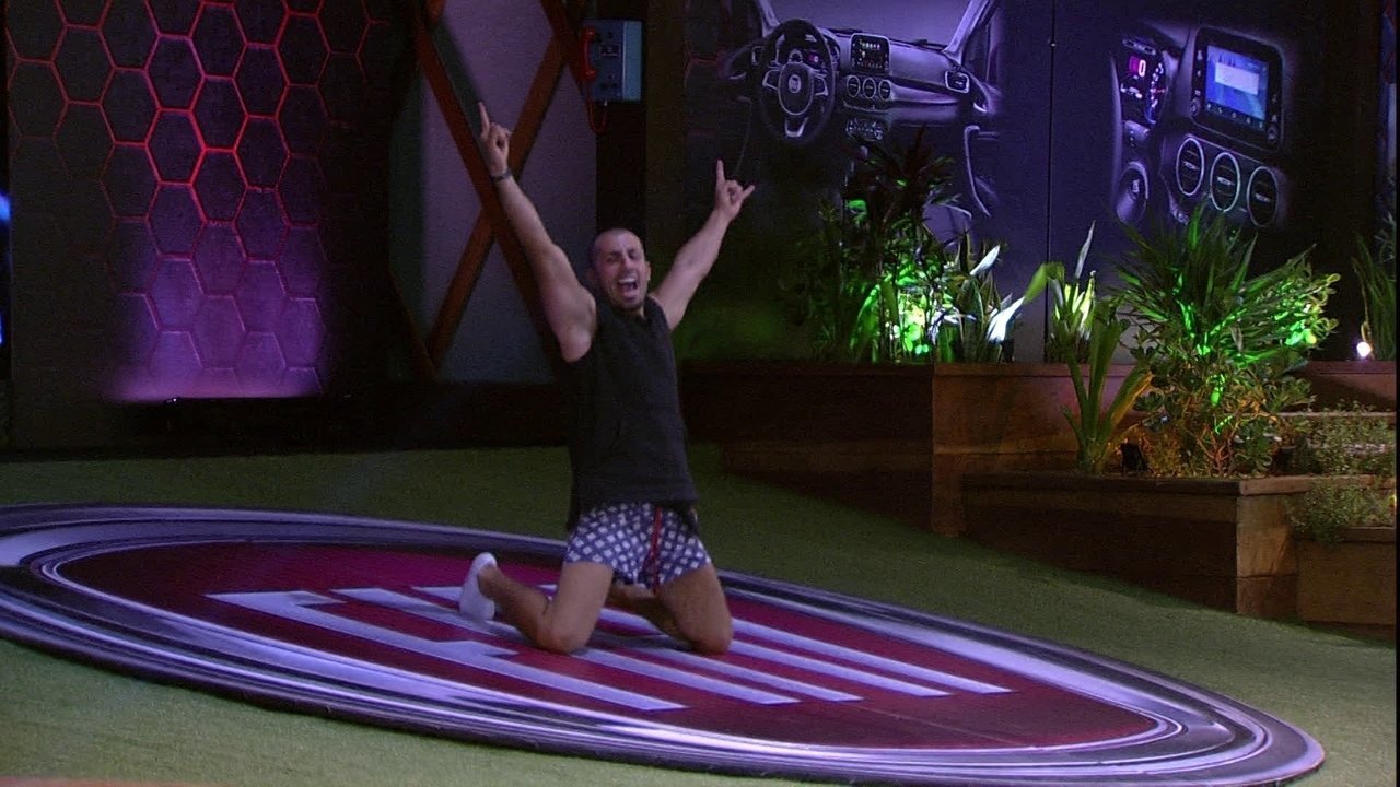 Após Gleici ser eliminada de prova, Kaysar se torna líder pela primeira vez