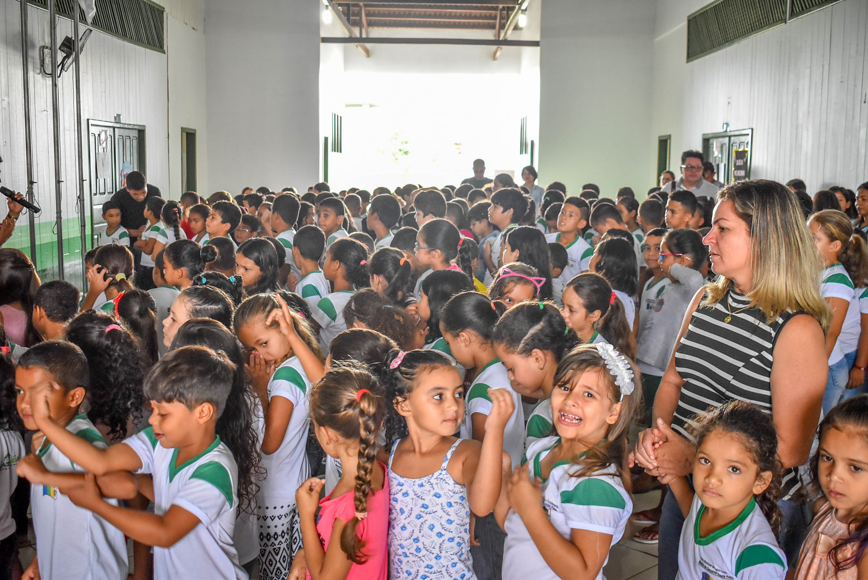 Após reforma, Escola Socorro Frota realiza abertura do ano letivo com a presença da prefeita Fernanda Hassem