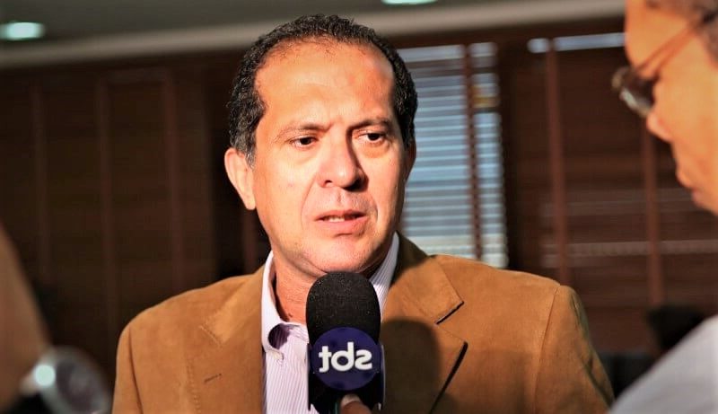 Após insinuações de porta-voz do governo, deputado vai a PF e pede segurança para Cameli