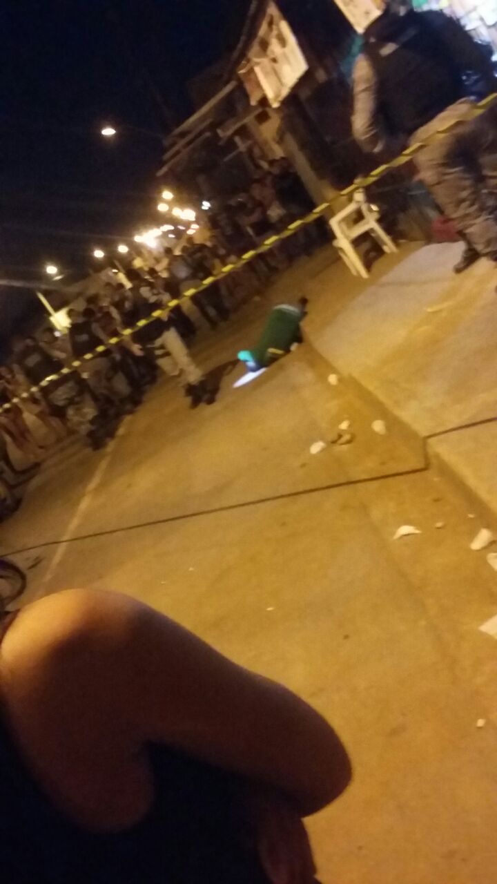 Homem é assassinado enquanto bebia com amigos em distribuidora na Sobral