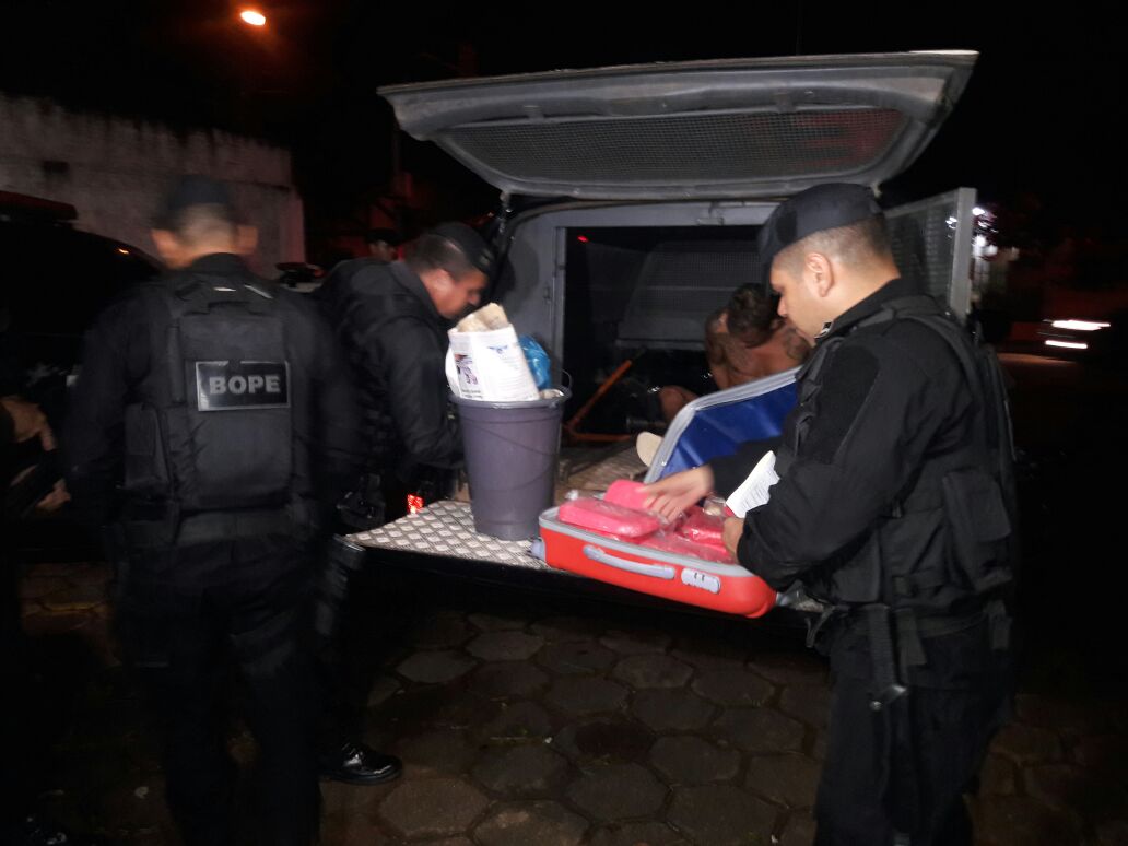 Foragido da polícia é preso com mais de 20 quilos cocaína, no bairro Seis de Agosto