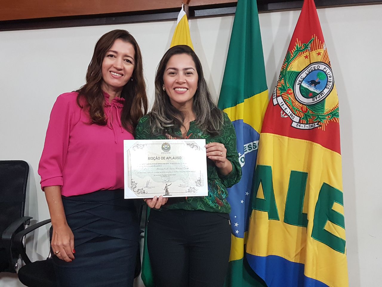 Prefeita Fernanda Hassem recebe moção de aplausos em sessão na ALEAC