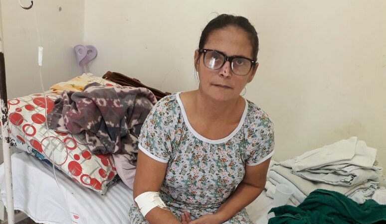 Mulher com elefantíase pede ajuda para custear tratamento fora do Estado