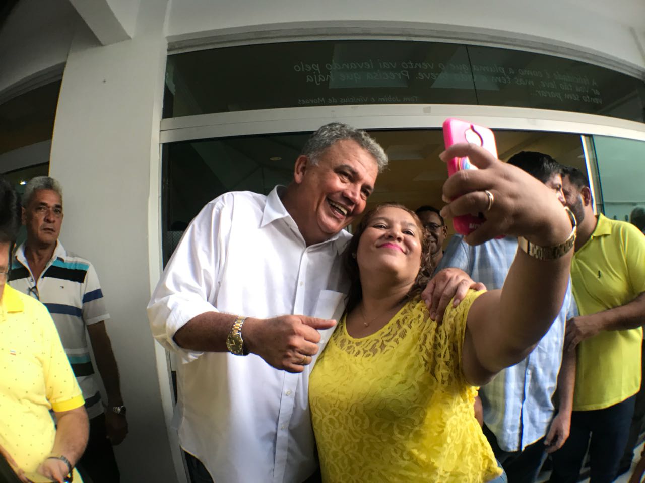 “É o primeiro dia de aula, MDB faltou, mas depois vem”, diz Petecão