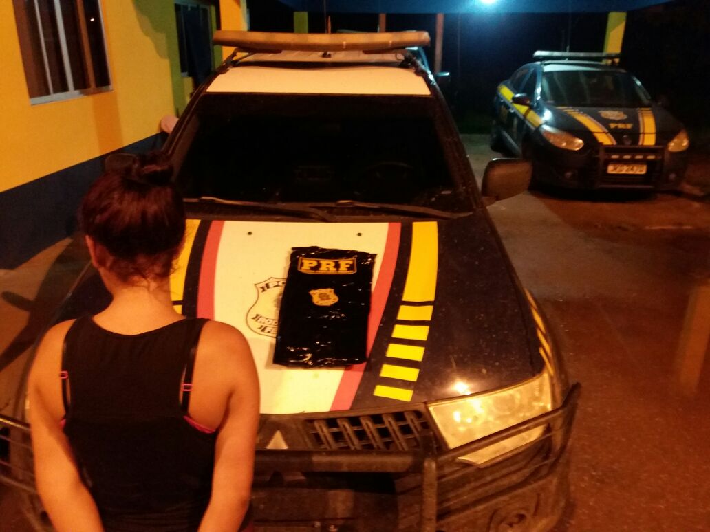 PRF prende mulher de 20 anos levando drogas de Rio Branco para São Paulo