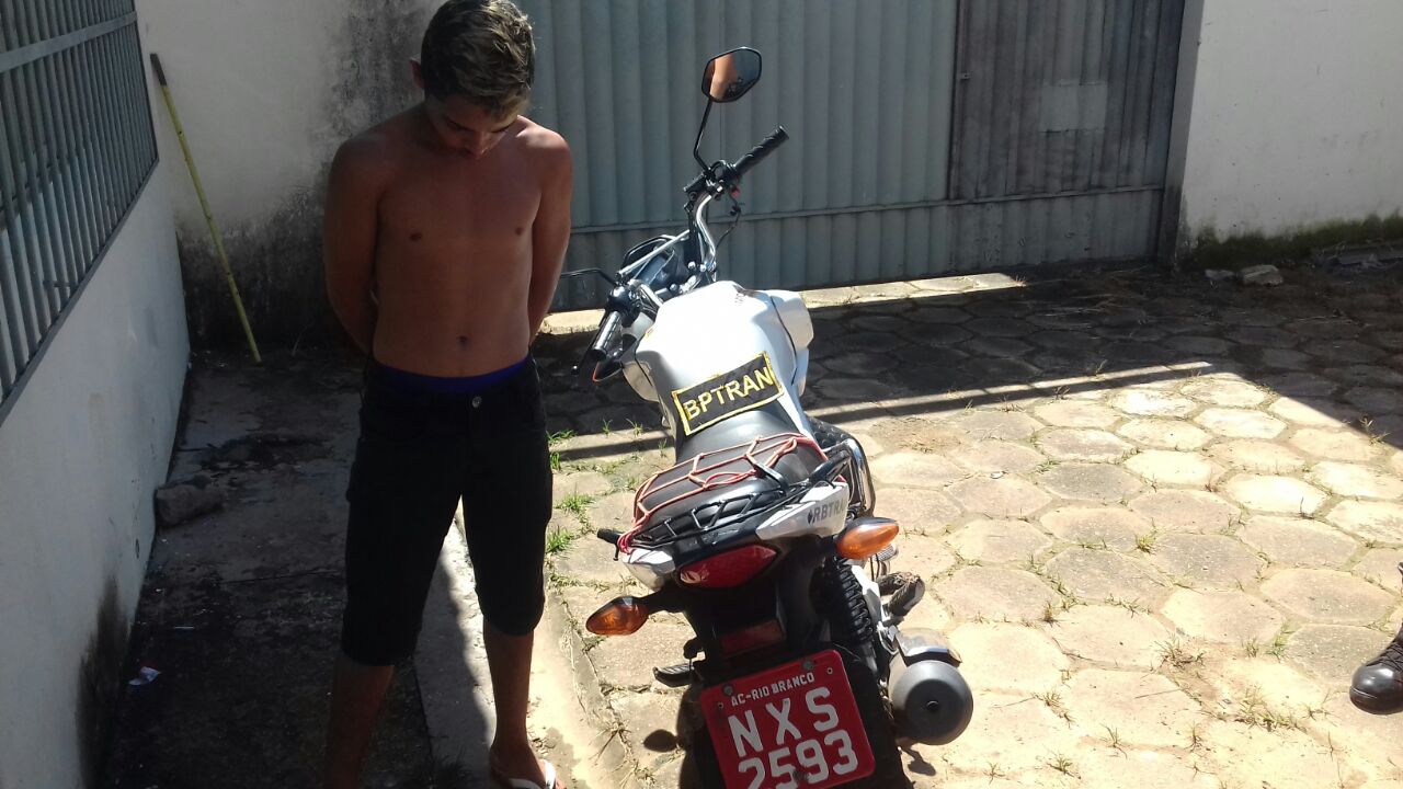 Polícia Militar prende jovem minutos após roubar veículo de mototaxista na Sobral