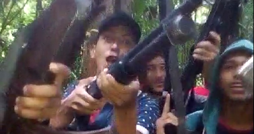 Vídeo: De cara limpa, bandidos fortemente armados ameaçam o B13: “Vai morrer tudo!”