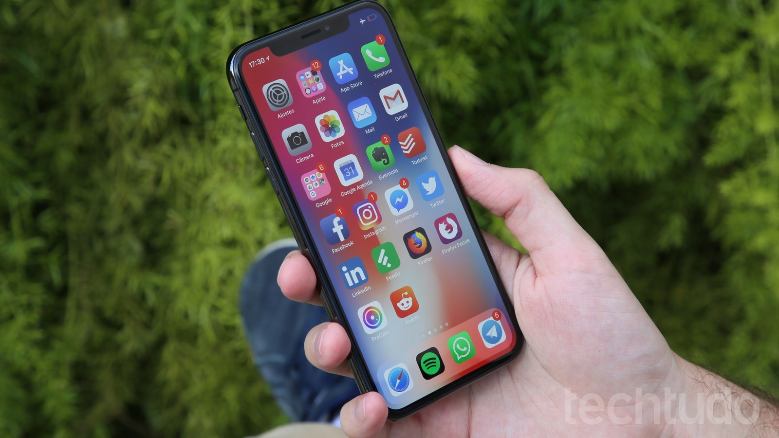 Apple deve lançar iPhone poderoso para sair de crise; entenda