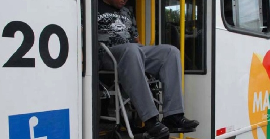 Pessoa com mobilidade reduzida tem direito a gratuidade no transporte coletivo
