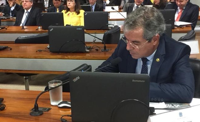Jorge Viana questiona cobrança por bagagens: “Não diminuiu em nada o preço das passagens”