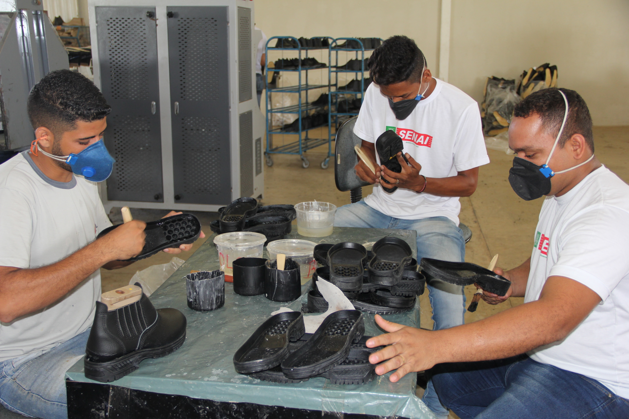 Parceria entre SENAI e Boot Norte qualifica profissionais para indústria de calçados