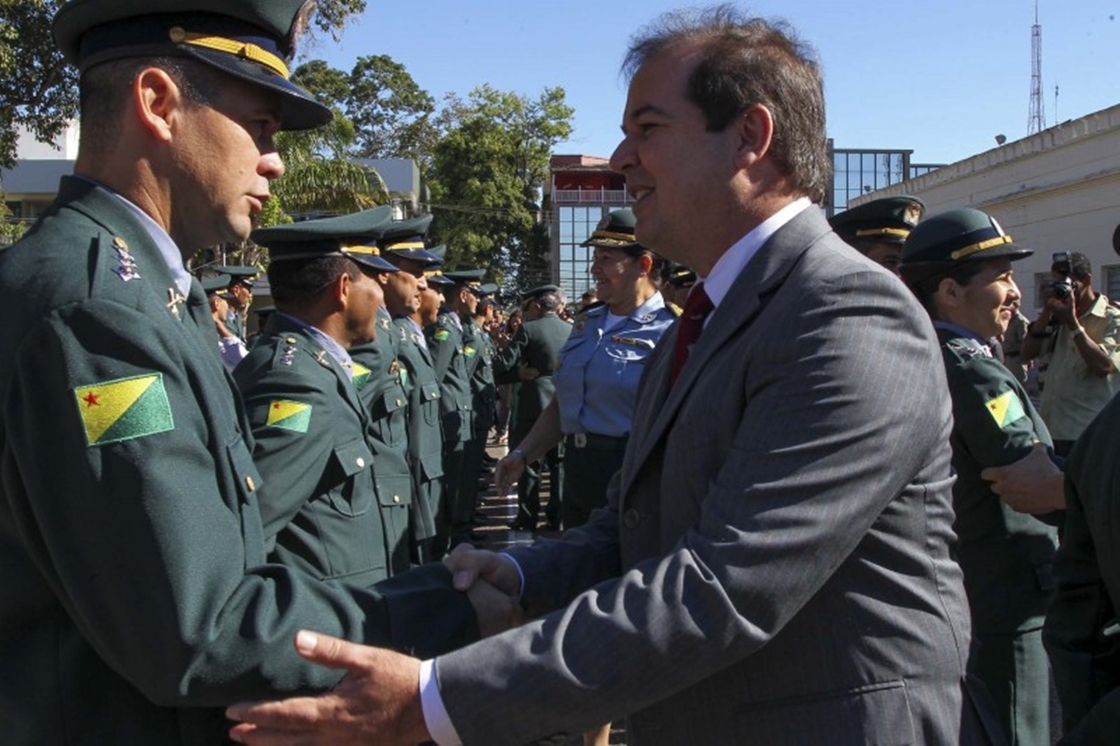 Após polêmica, Governador manda licitar compra de uniformes para policiais militares