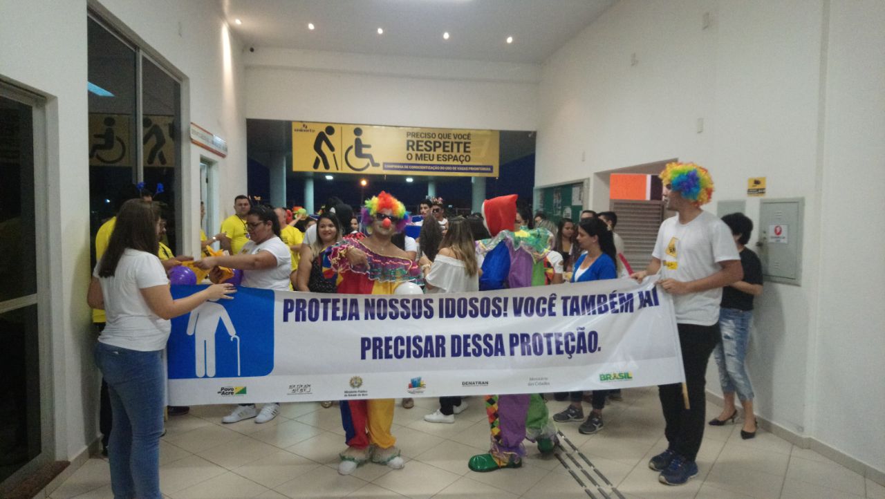 “Blitz Educativa” : ações para conscientização no trânsito são realizadas na Uninorte