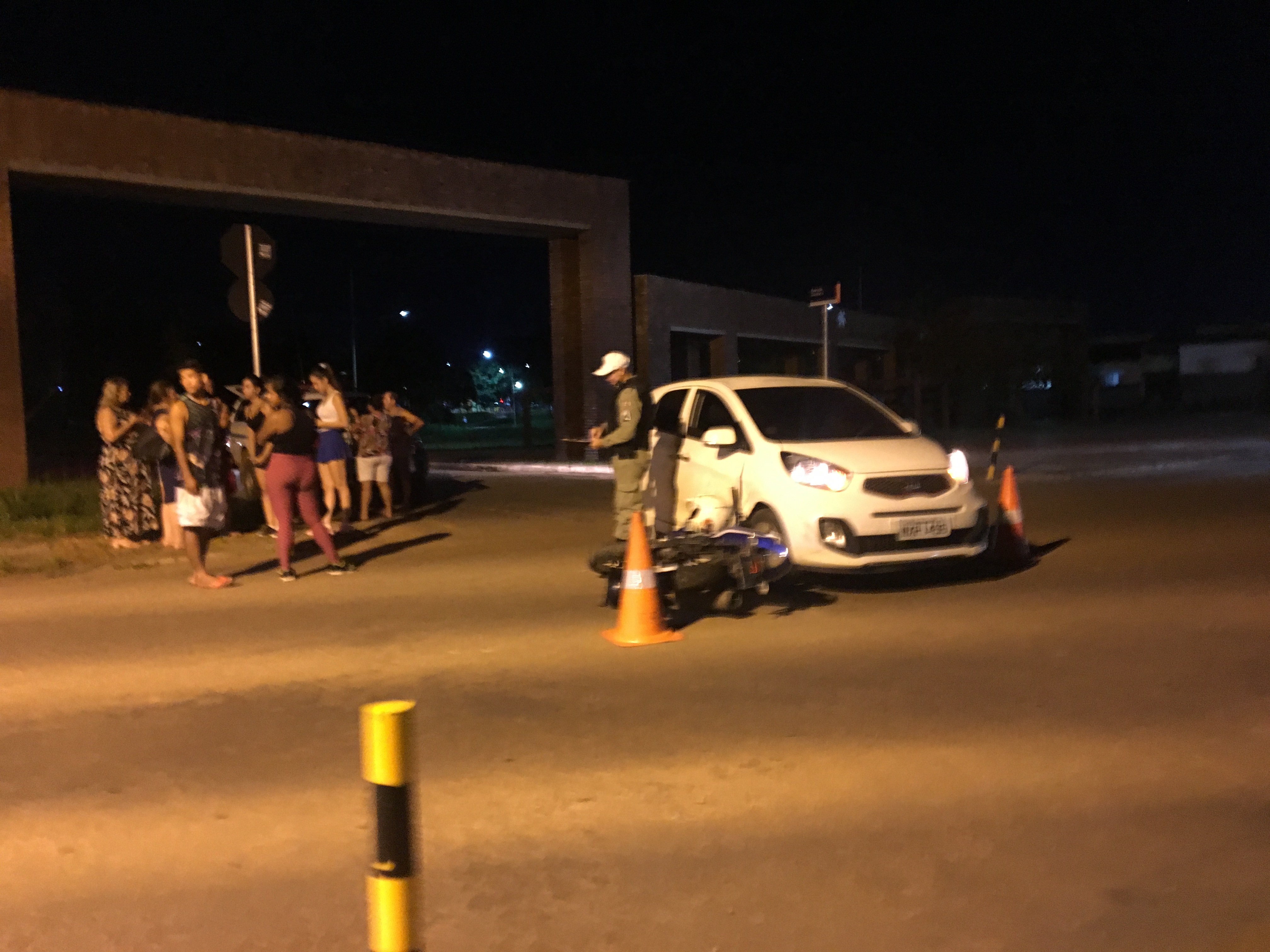 Motorista é acusada de invadir rua principal no Tucumã e colidir com casal em motocicleta