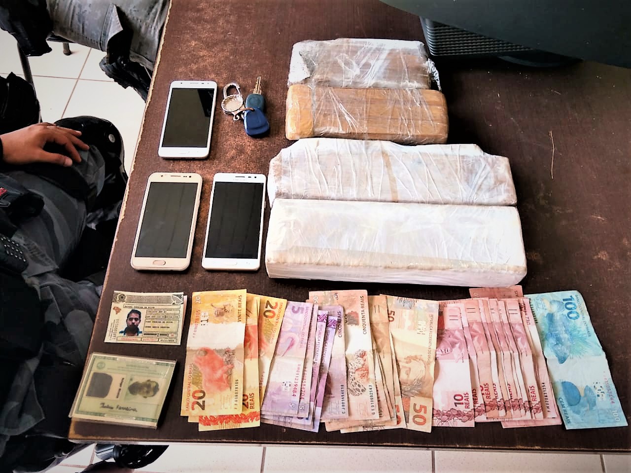 Polícia Militar prende em flagrante dois homens por tráfico de droga, em Rio Branco