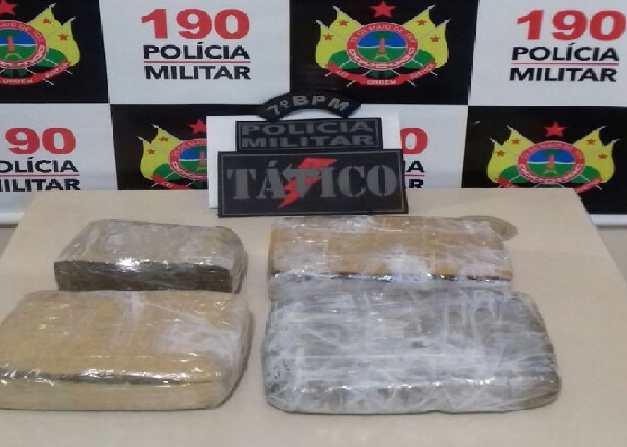 Polícia Militar apreende moto, arma e drogas durante operação em Tarauacá