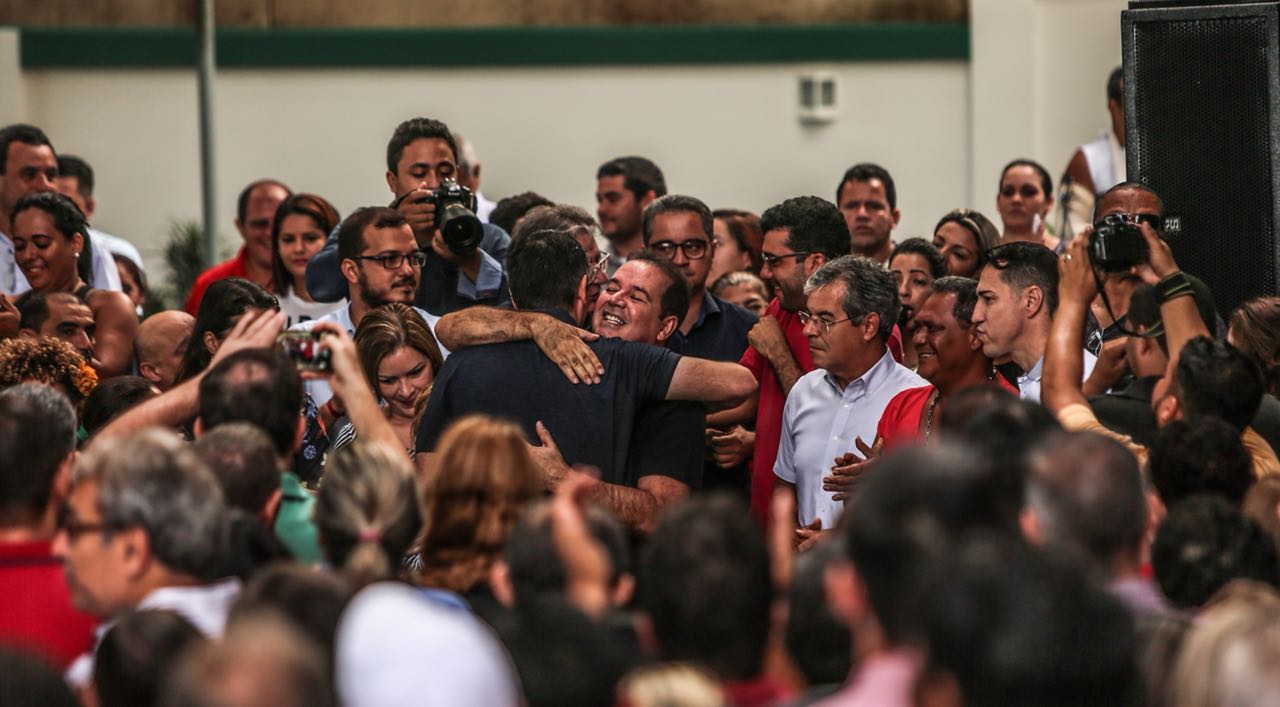 Chorando, Marcus Alexandre deixa a prefeitura da Capital para disputar governo