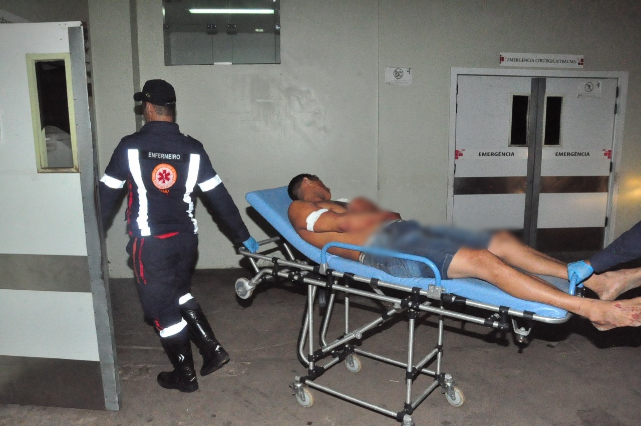 Em Rio Branco, mulher tenta matar o marido com várias facadas; crime aconteceu na baixada da Sobral