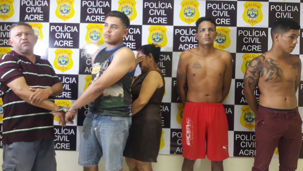 Polícia prende família que usava lanchonete como bocada; outras três pessoas foram presas