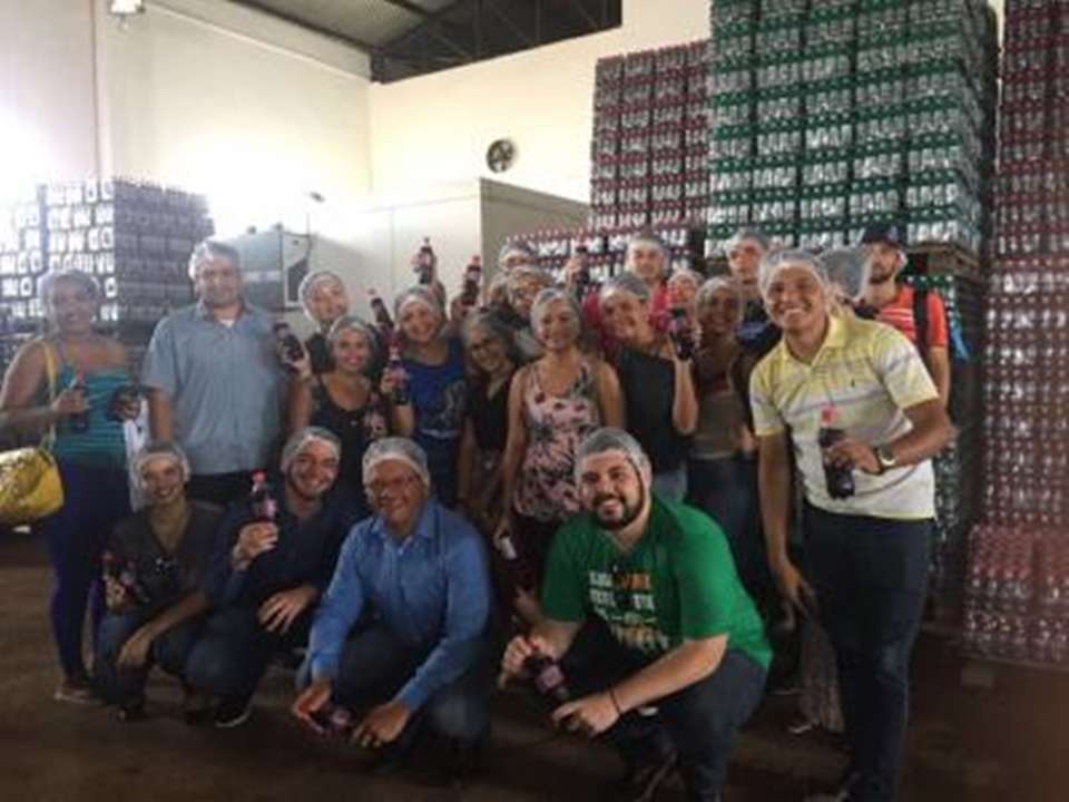 Em campo: acadêmicos de administração da Unama realizam visita técnica em fábrica de Rio Branco