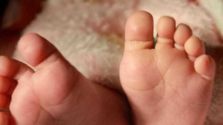 No interior, criança de 1 ano morre com intoxicação após comer bolo de chocolate No interior, criança de 1 ano morre com intoxicação após comer bolo de chocolate