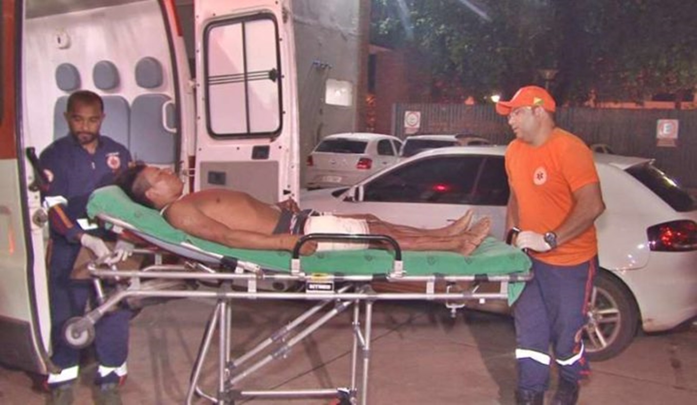 Indígena é baleado na cabeça, sobe em telhado para fugir e cai de altura de 4 metros