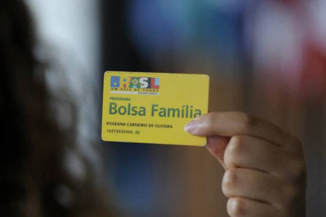 Aumento do Bolsa Família está em estudo, diz ministro do Planejamento