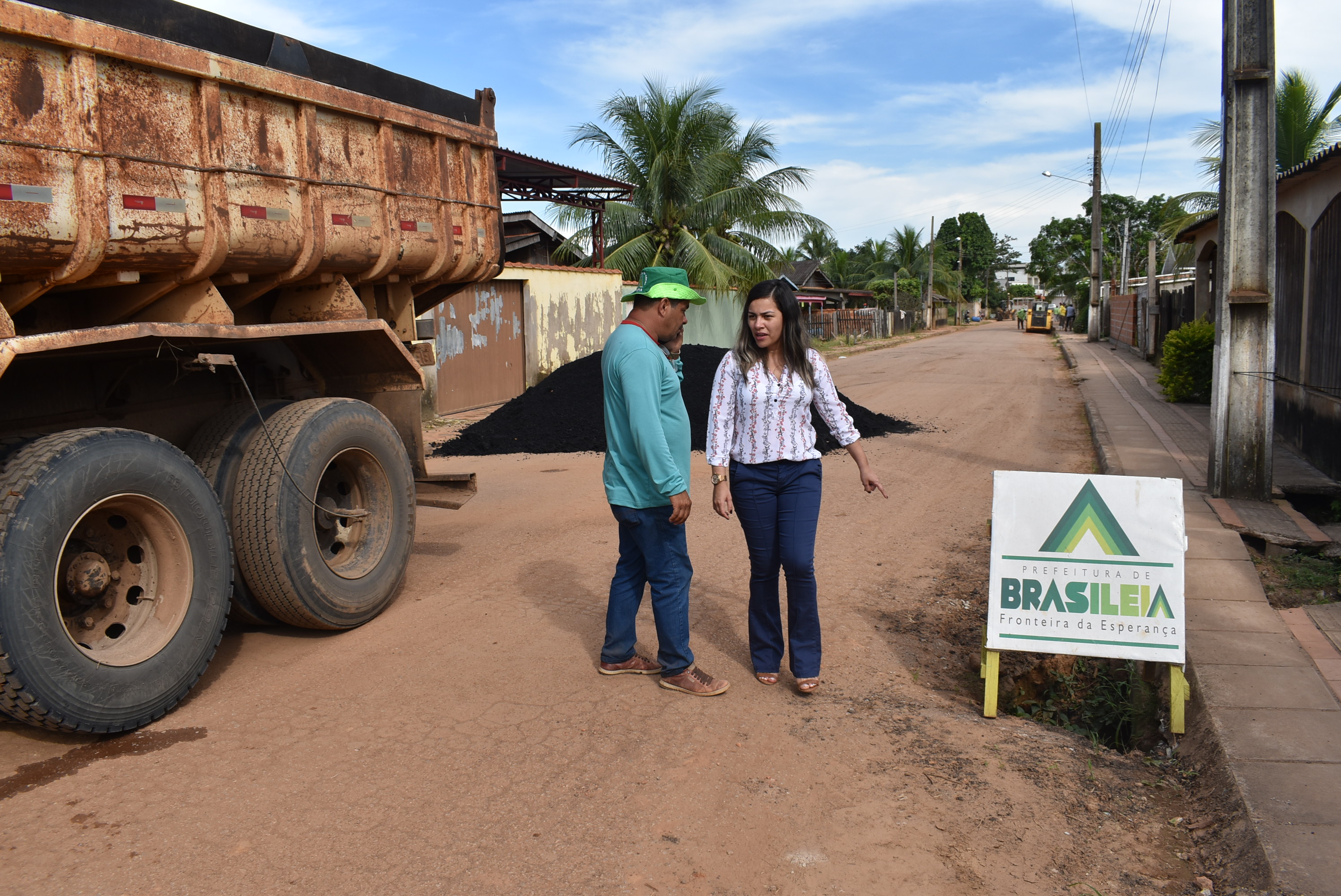 Prefeita Fernanda Hassem intensifica operação tapa buracos nos bairros de Brasileia