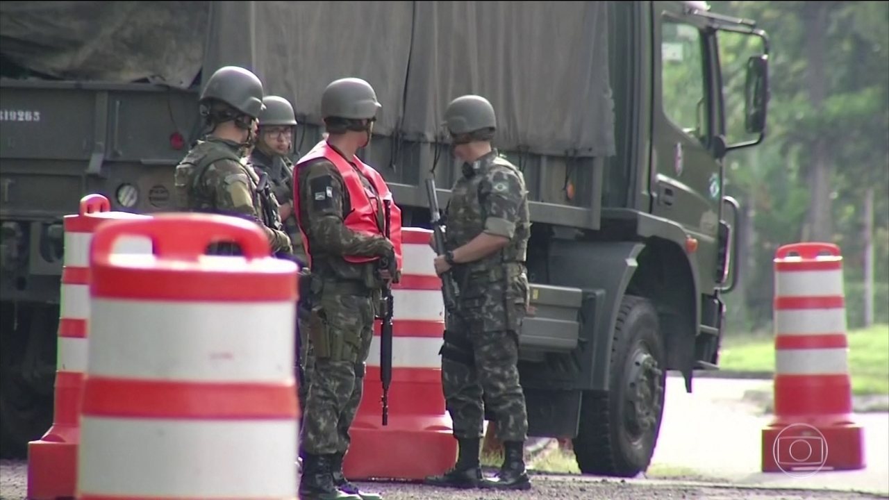 Forças Armadas fazem operação em rodovias e comunidades do Rio