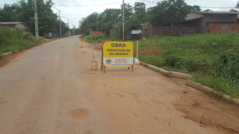 Moradores denunciam descaso com ruas do Bairro Canaã e alertam sobre acidentes