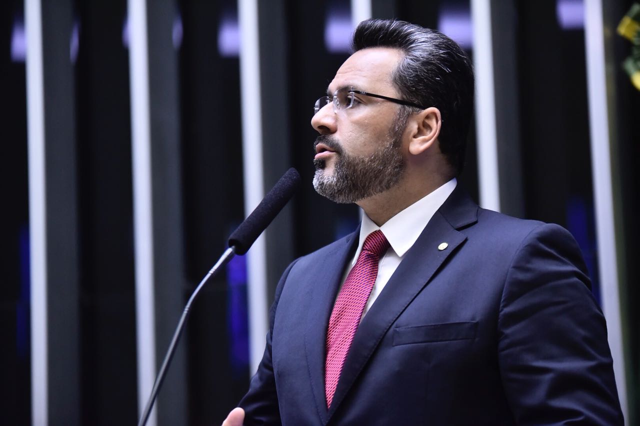 Projeto de Alan Rick propõe redução do preço dos combustíveis nas regiões Norte e Nordeste