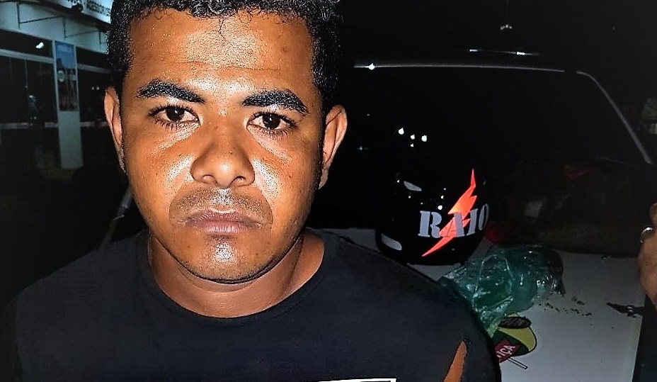 Policiais militares perseguem dupla em Epitaciolândia e prendem um por tráfico