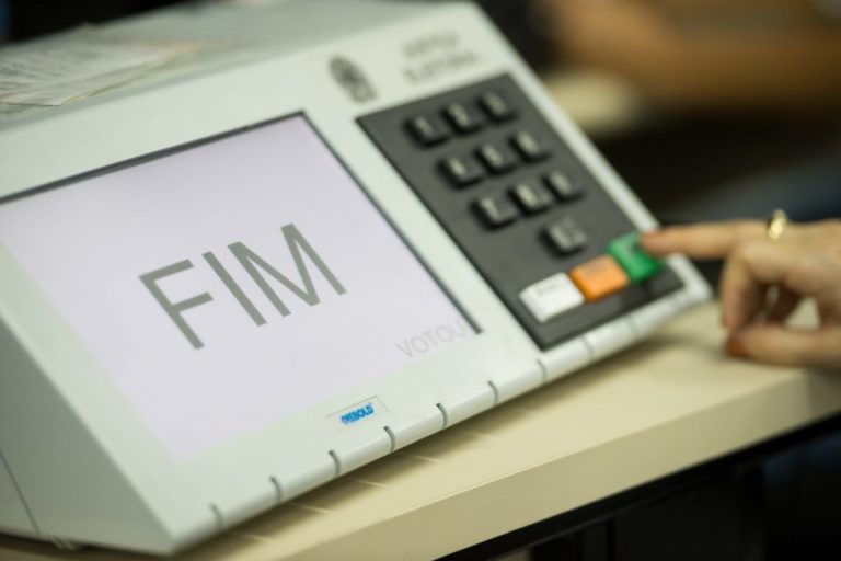 Eleitor que deixou de votar e justificar ausência deve regularizar situação