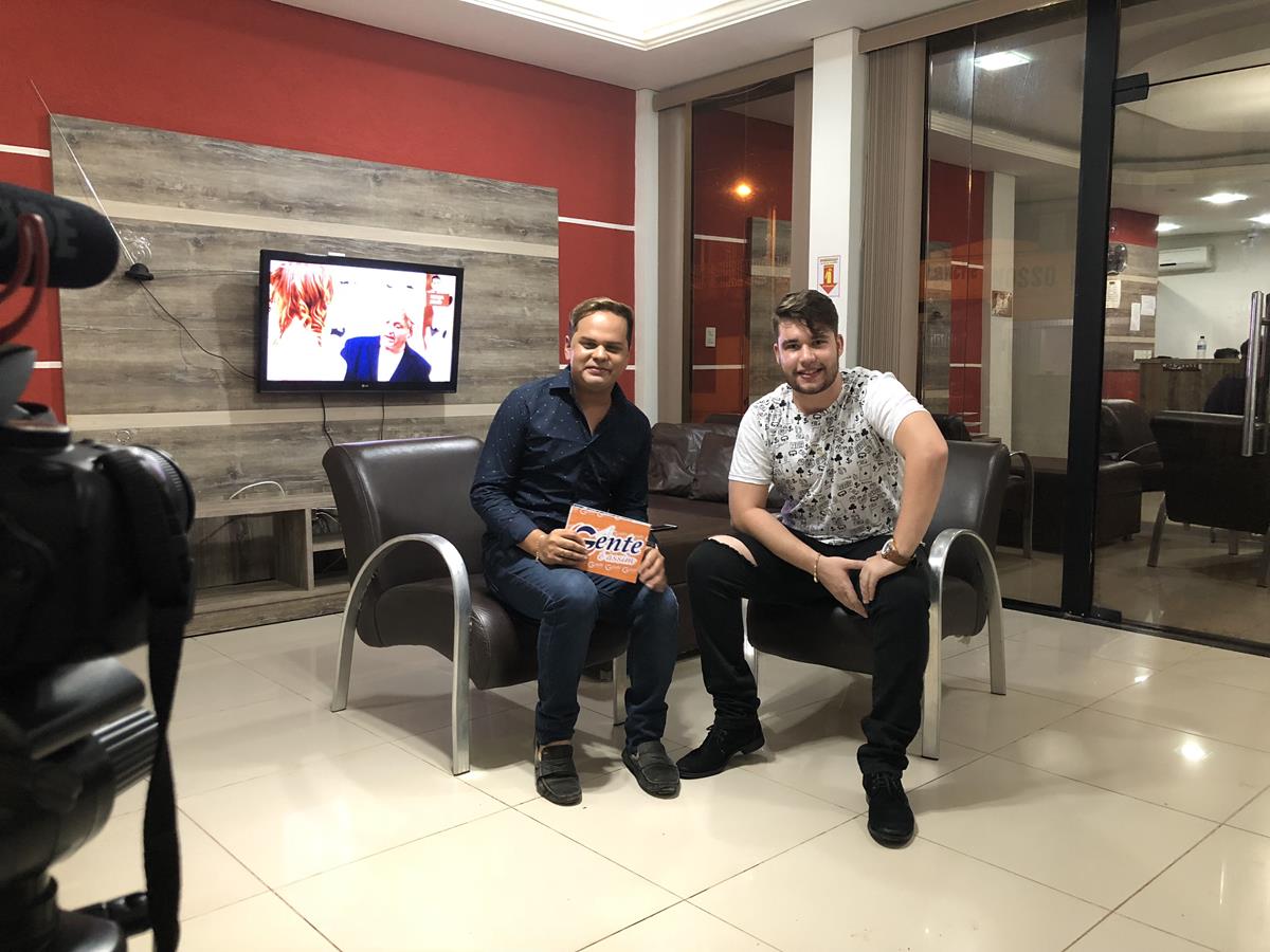 ”Venenosa do Yaco’ tá pegando fogo!: Cantor Guto Zambonatto revela que já pegou fã