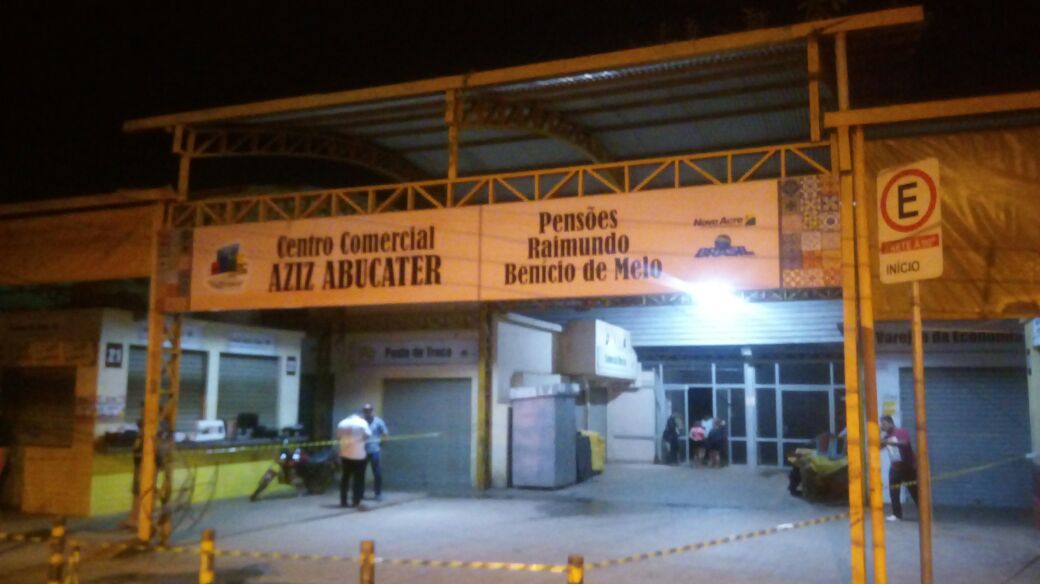 Incêndio atinge seis lojas em Mercado Municipal no Centro de Rio Branco